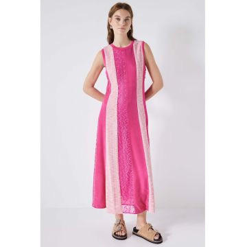 Rochie lunga cu croiala dreapta si model in dungi