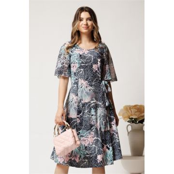 Rochie midi bleumarin cu imprimeu roz-turcoaz din lycra in clini cu funda in talie