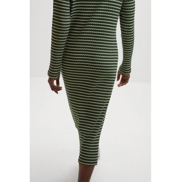 Rochie midi cu dungi si maneci lungi