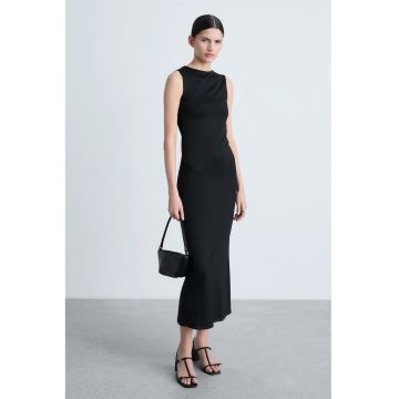 Rochie midi cu slit pe partea din spate