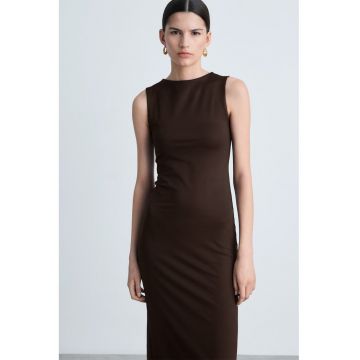 Rochie midi cu slit pe partea din spate
