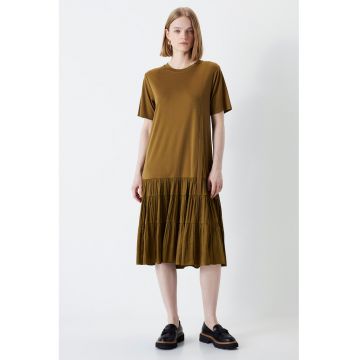 Rochie midi dreapta cu decolteu rotund