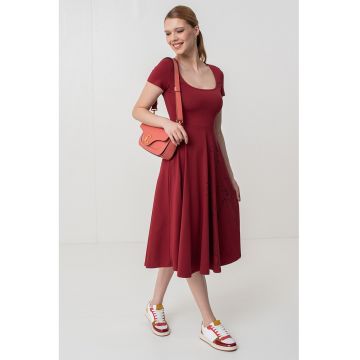 Rochie midi evazata cu decolteu rotund