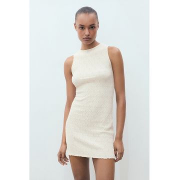 Rochie mini cambrata cu aspect texturat