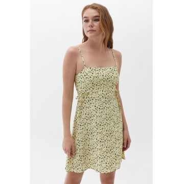 Rochie mini cu model floral si bretele inguste