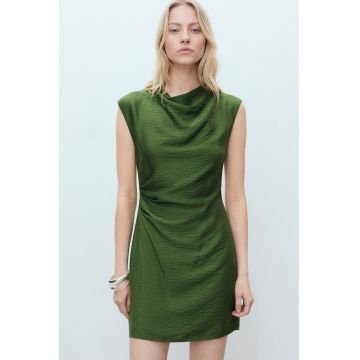 Rochie scurta cu decolteu barcuta