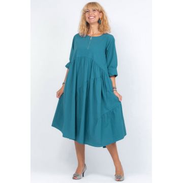 Rochie turcoaz oversize, cu maneca scurta, cu trei volane asimetrice, din poplin satinat