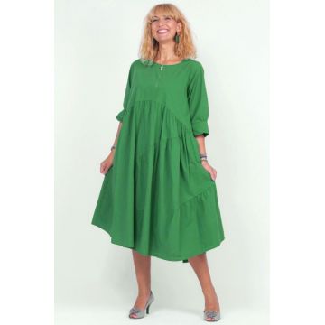 Rochie verde oversize, cu maneca scurta, cu trei volane asimetrice, din poplin satinat