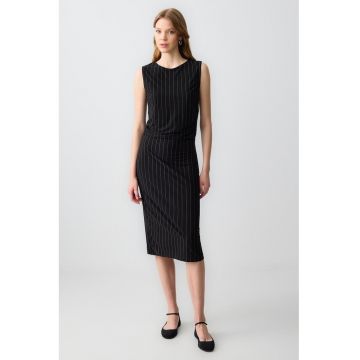 Rochie cambrata cu dungi