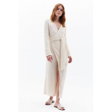 Rochie cu aspect texturat si model petrecut