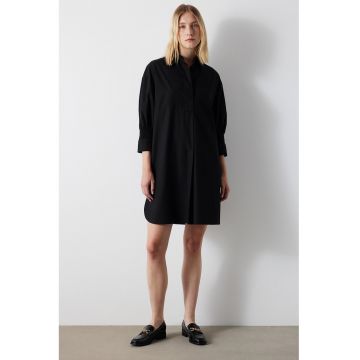 Rochie cu croiala dreapta si guler clasic