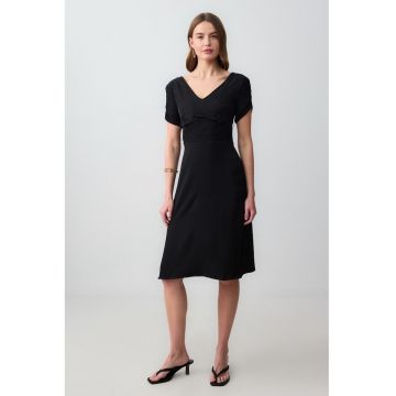 Rochie cu decolteu in V si maneci scurte