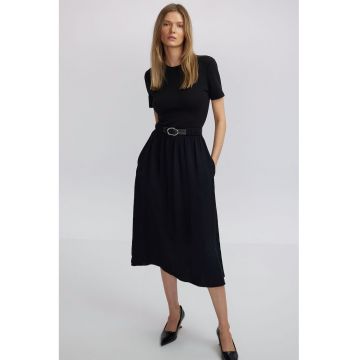 Rochie evazata cu maneci scurte