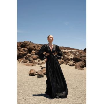 Rochie maxi cu slit pe picior si decolteu adanc - Negru