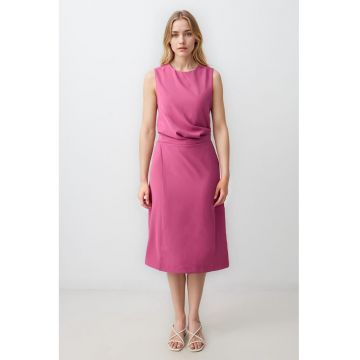 Rochie midi evazata cu decolteu la baza gatului