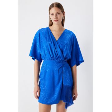 Rochie scurta cu croiala petrecuta