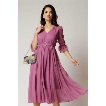 Rochie DY Fashion midi lila din voal in clos cu pene la maneci si accesoriu in talie
