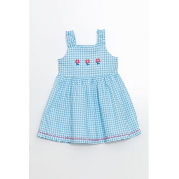 Rochie evazata cu model in carouri si broderie florala
