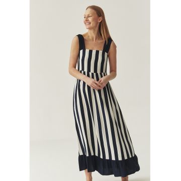 Rochie lunga cu croiala dreapta si model in dungi