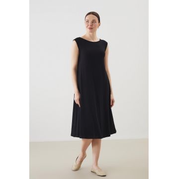 Rochie midi cu decolteu barcuta
