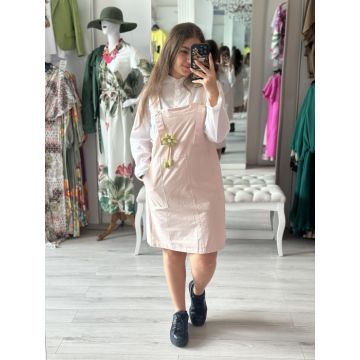 Rochita scurta roz pal tip sarafan cu brosa floare crosetata