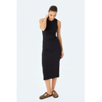 Rochie bodycon si slit pe partea din spate