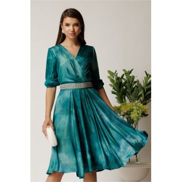 Rochie Julia midi turcoaz din satin in clos cu aspect sidefat si cordon cu strasuri