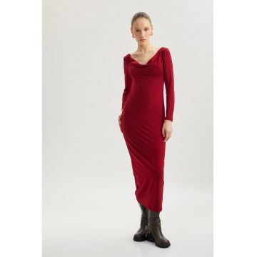Rochie lunga cambrata cu decupaj frontal