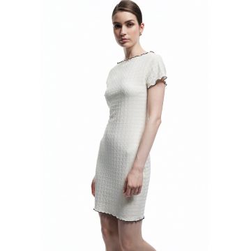 Rochie mini cu terminatii contrastante