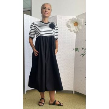Rochie neagra din poplin de bumbac si jerseu alb cu dungi negre, cu maneca scurta bufanta