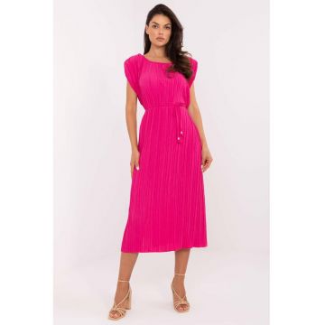 Rochie cu aspect creponat si snur in talie