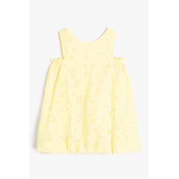 Rochie cu decupaje pe umeri si broderie