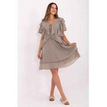 Rochie cu detalii cu volane