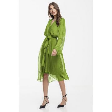Rochie eleganta din matase naturala si vascoza, petrecuta, cu maneci vaporoase si croiala asimetrica, verde deschis