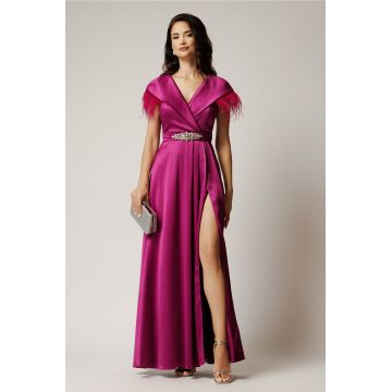 Rochie lunga magenta din tafta cu pene la umeri si strasuri pe talie