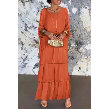 Rochie lunga suprapusa din matase si vascoza, cu trei volane mari si maneca cazuta, caramizie