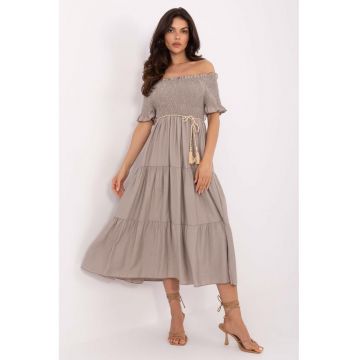 Rochie midi cu decolteu pe umeri