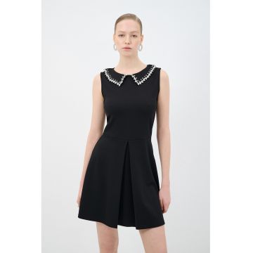 Rochie mini evazata cu guler Peter Pan cu strasuri