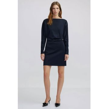 Rochie scurta cu nasture decorativ tip bijuterie