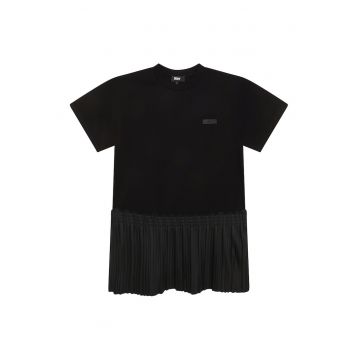 Rochie cu terminatie plisata si decolteu la baza gatului