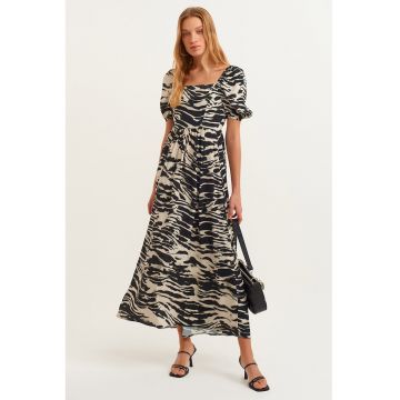 Rochie cu maneci bufante si model