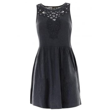 Rochie evazata cu broderie -
