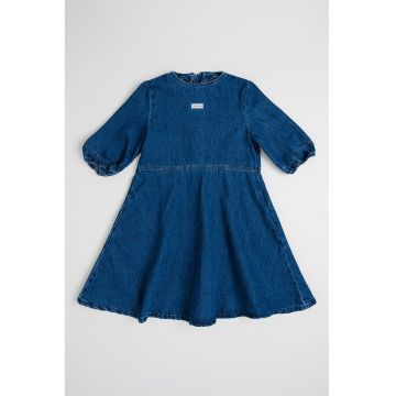 Rochie evazata de denim cu decolteu la baza gatului