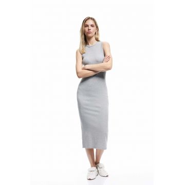 Rochie bodycon si slit pe partea din spate