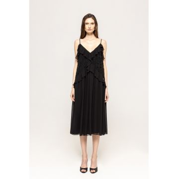 Rochie brodata cu decolteu in V