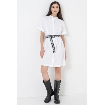 Rochie-camsa cu o curea cu model logo