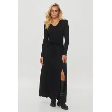 Rochie evazata cu detaliu rasucit