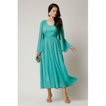 Rochie lunga turcoaz din voal creponat in clos cu maneci despicate