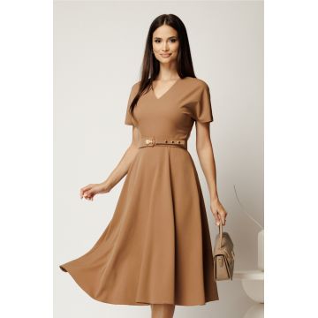 Rochie midi bej din stofa subtire cu croi clos si curea in talie