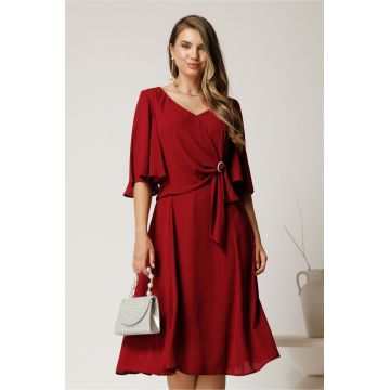 Rochie midi bordo din voal cu accesoriu si pliuri in talie